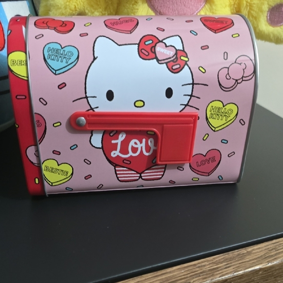 Hello Kitty Valentine Tin Mailbox 2020 Sanrio Love Hugs Sweet Bestie NWT - Picture 1 of 6